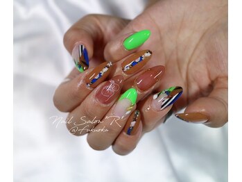 ネイルサロン R/スタイリングコース 8030円