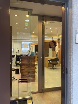 エン(EN.)/【道案内】11.美容室の入口写真