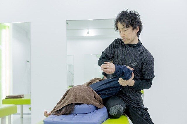 肩こり、猫背、腰の歪みにストレッチ！姿勢から変えていく！初回60分2700円