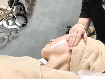 エピファニー(Epi phany Total Beauty Salon)の写真/《お米のWaxで顔脱毛》通常のWaxではピリピリする…そんなお肌トラブルでお悩みの方にもオススメ♪