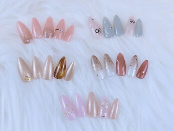 クーア(CUORE)の写真/【完全個室の贅沢空間】手元を美しく魅せる上品シンプルネイル♪幅広い年代の方に愛される大人上質サロン◎