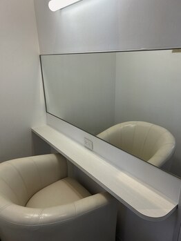 きれいめのタケル/シンプルな待合室