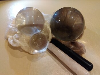 エピファクトリーの写真/男女どなたでも◎≪当店人気のパワーストーンマッサージ45分　7700円⇒6600円60分　9900円⇒8800円≫
