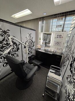 ホワイトニングバー 名古屋栄店/完全個室空間でゆったりケア可能