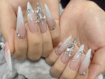 メゾンビビ(Maison Vivi)の写真/【プロが仕上げる、高技術スカルプで長持ち美爪！】爪の形に合わせて理想の指先に仕上げます★