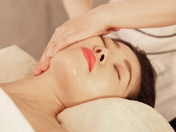 セッテベレッザ(Sette Bellezza)の写真/【あきらめているほうれい線に!キュッとリフトアップも◎下がったハリのない肌を弾力ぷるぷる肌に】