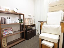 ホワイト(White)の雰囲気（フットネイルはソファ席でくつろぎながら施術できます（同時可））