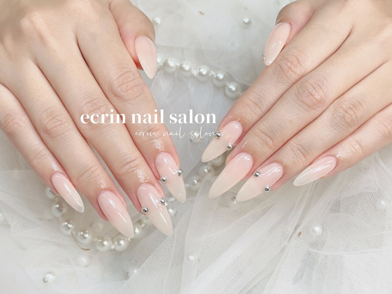 2026年冬トレンド】ホワイト ワンカラー ハンドのネイルデザイン集