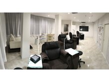 セントネイルズ (St.Nails)の雰囲気(全席リクライニングチェアで施術が受けられます。)