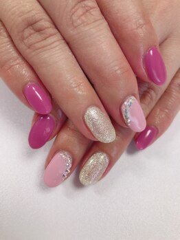 ビューティーネイル(Beauty Nail)/シンプルにストーンで可愛く