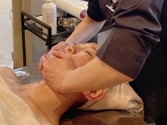 【人気No.2】本格韓流小顔コルギ&艶肌ハーブピーリングSET13,500円→8,800円