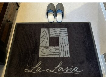 スパララシア 四ツ谷(Spa LaLasia)/玄関でスリッパに履き替え♪