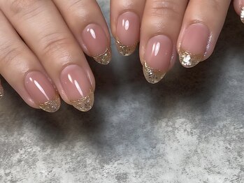 エチュラ(Achura)の写真/大人の女性に人気の上品ネイル♪モテ可愛な指先で女子力UP！お仕事柄派手なネイルが出来ない方にも◎