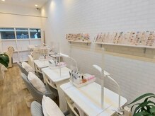 ネイル アンド アイラッシュ虹の雰囲気（アロマの香りで癒し空間♪）