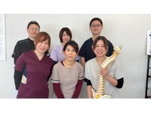 カイロプラクティックリバースはぴもあの雰囲気（男性、女性スタッフが揃っています♪）