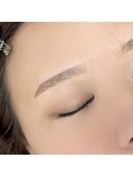 ビューステージ アイブロウサロン 天神/平行眉