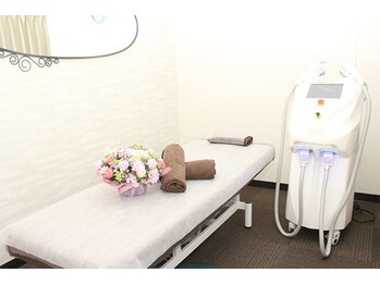みんも 千葉店(MINMO)の写真/【女性専用】完全予約制。最新の国産脱毛マシンを使用で肌が弱い方や痛みに弱い方にもオススメです◎