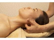 ビューティーアンドヘルスケア トップ/デコルテ～首周りまで