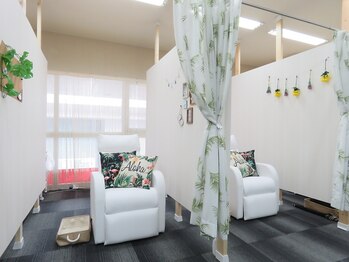 ネイル アンド アイラッシュ グレイス(Grace)/半個室