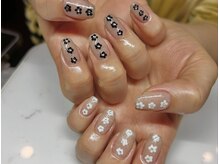 バンビちゃんのお目目 熊本店/black×flower×white