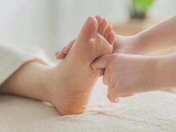 リラクゼーションサロン ティヨール 松坂屋高槻店(RELAXATIONSALON TILLEUL)の写真/【足つぼ/ドライヘッドスパ/ボディケアクーポン有☆】嬉しいお手頃価格で初めての方にもオススメ！