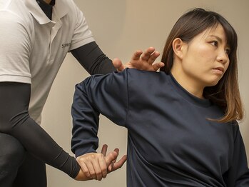 シャンティ(Shanti)/三角筋ストレッチ