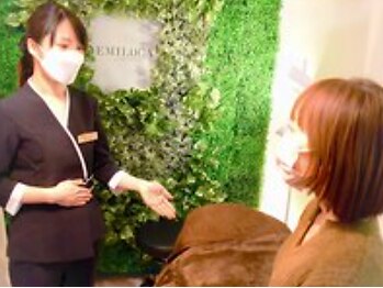 エミルカ(EMILUCA)/ハーブピーリングでお悩み改善