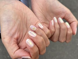 涼しげシアーホワイトネイル