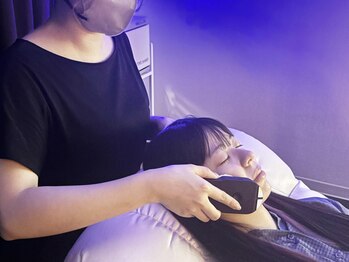 オネム(ONEMU)の写真/小顔・むくみ・フェイスラインが気になる方にオススメ!!!EMS×ヘッドスパとその相乗効果で感動の小顔に★