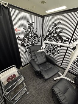ホワイトニングバー 名古屋栄店/リクライニングチェアで楽々♪