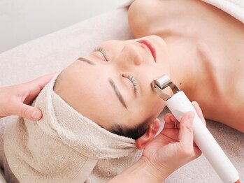 サクラ スパ(SAKURA SPA)の写真/毛穴・くすみが気になる方に◎《水素＋毛穴ブラシ》の力で普段のクレンジングでは取りきれない汚れを除去！
