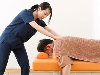 甲斐整骨院 新宮院の写真/お客様を「施術する」事に全力を尽くし、笑顔を「喜び」とする施術と接遇のプロ集団が不調を根本改善！