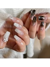 Mネイルアンドカフェ シェレステ/クロム風パーツ