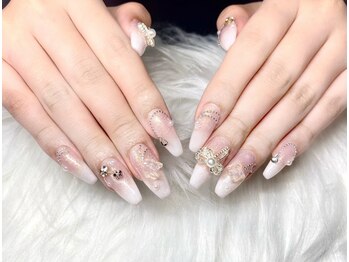 ハイビューティー 渋谷(Hi Beauty)の写真/持ち込みアートもOK◎長さ出しで理想の指先へ♪【ネイルチップ10本長さ出し/パーツつけ放題 ￥9,500～】