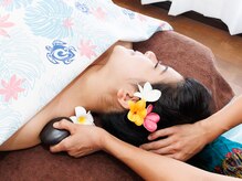 コクア(KOKUA)の雰囲気（ホットストーンは天然の玄武岩を。体の芯からじんわり温めます☆）
