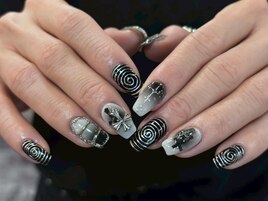 Momo限定Y2Kネイル