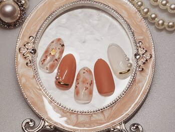 アムルーズ(Amoureuse)/秋色ダルメシアンネイル♪