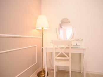 ビューティーサロン ドルチェル(DOLCER)/《内観》メイクルーム