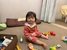 子育てママの整体サロン/施術中のお子様の様子