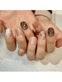 淡色ニュアンスネイル