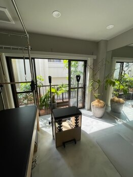 エーピラティス 美生体研究所(A pilates)/窓を開けて、ピラティス♪
