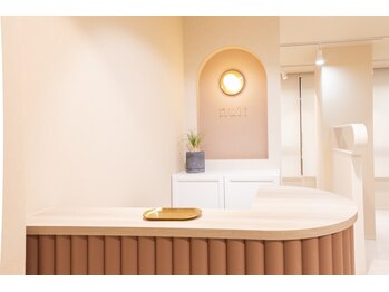 ニュイ 赤羽店(nuit)/白を基調とした落ち着いた雰囲気