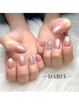 ダリア(Daria)/ショートネイルにも上品ツイード