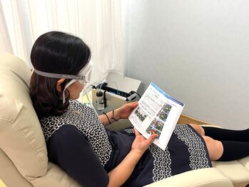 すいそ屋 フロッグス(FROGS)の写真/＼施術中は座っているだけでOK／目の疲れには水素が１番◇日々の目の疲れを癒し、目元のケアにも◎