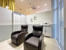 アース コアフュールボーテ 東松山店(EARTH coiffure beaute)の雰囲気（ヘアサロン併設ビューティサロンでごゆっくりお過ごしください）