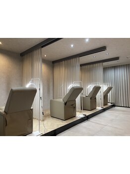 ネイル・アイメニューの同時施術が可能