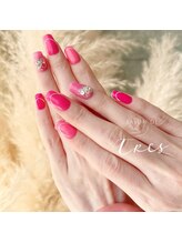 サロン ド トレス(SALON DE TRES)/囲みフレンチネイル