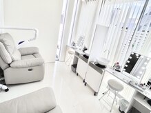 開放感のある空間と個室可能なソファでリラックスホワイトニング