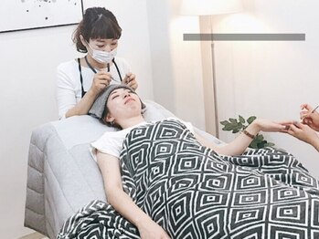 エマーブル 安城本店(aimable)の写真/【忙しいあなたにオススメ♪】20時まで受付！まつげもネイルも同時施術でお仕事帰りにも通いやすい◎