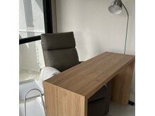 リクライニングチェアでゆったり施術◎動画鑑賞できます♪